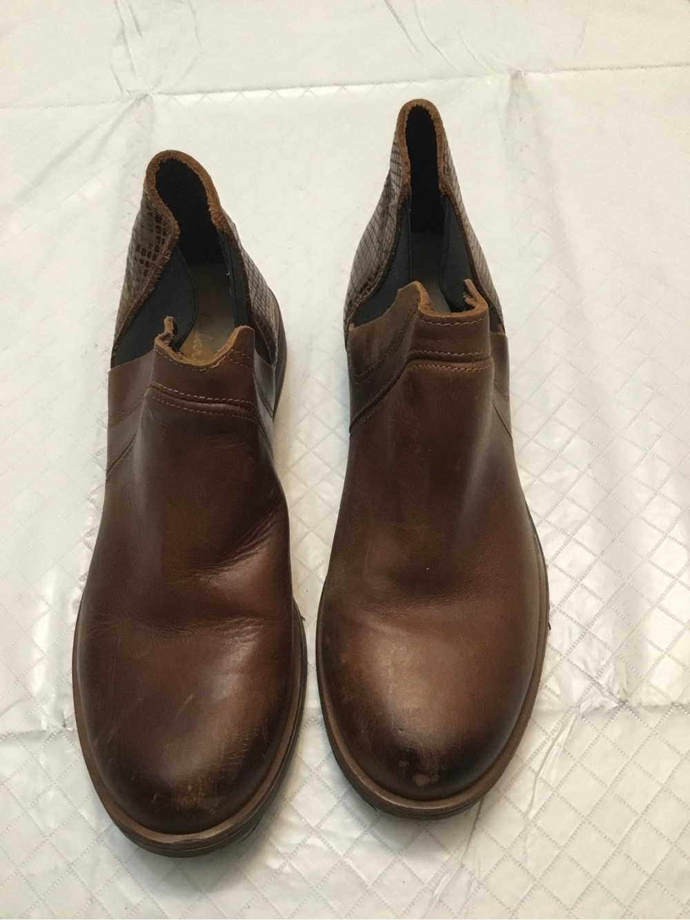 Clarks Women's Brown Leather Chelsea Boots Elastic Panel Slip-On Size 6